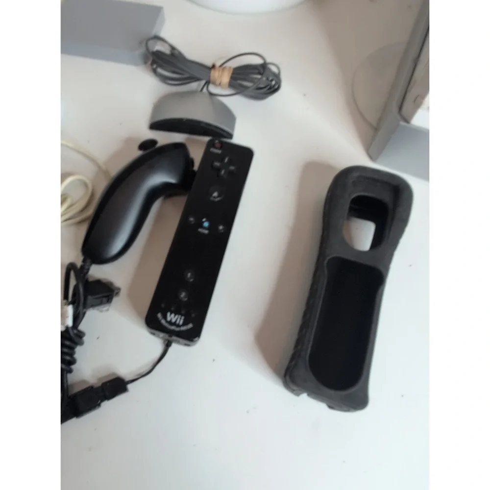 Nintendo Wii RVL-001 GameCube Compatible Console Wii Bundle Wires Wiimote More!